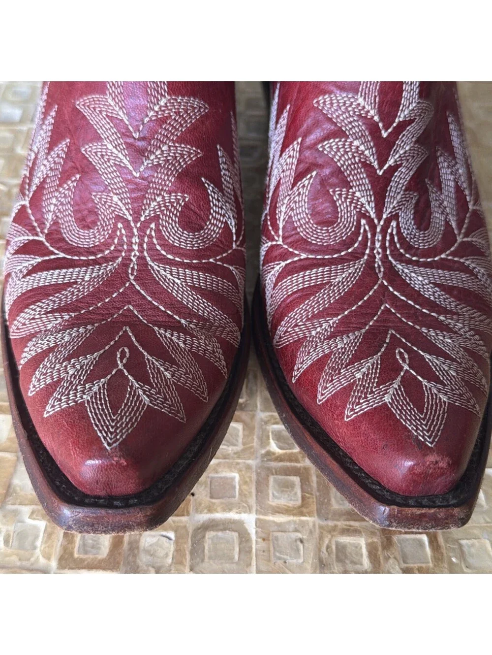 Ariat Red Leather Western Cowboy Boots Womens Size 8B Embroidered Design